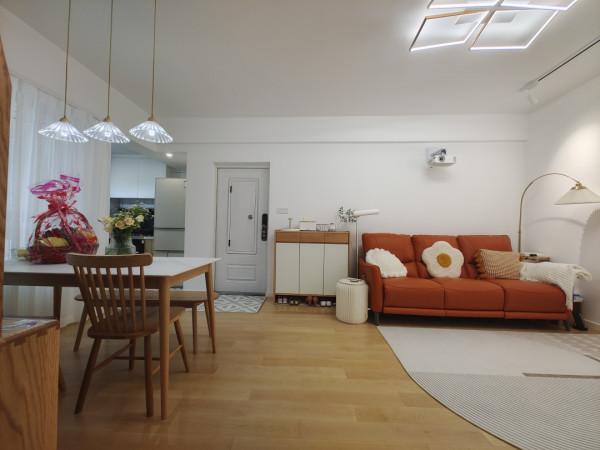 65㎡奶油色和原木色搭配，打造自然舒適的家