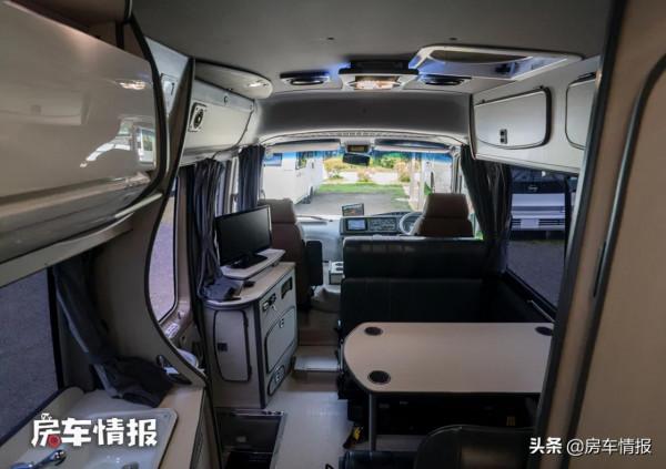 ​新款中巴房車，4.0T超強動力可睡6人，空間夠大適合全家一起遊玩