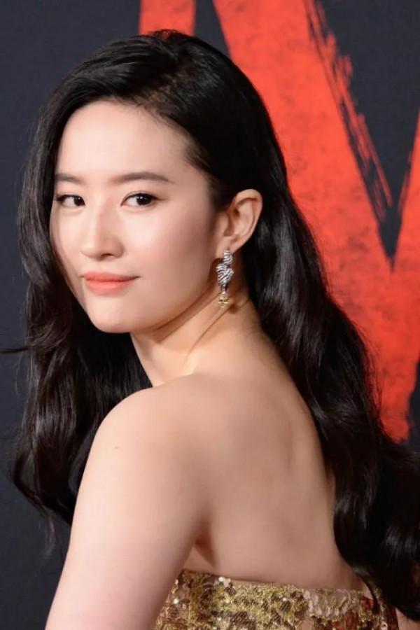 撲面芳香迎面襲人的美，劉亦菲精美大圖集