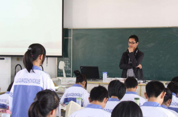 公辦高中違規招生，500多名復讀生被“清退”，教育部點名通報