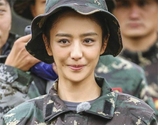 38歲佟麗婭曬照慶生，前夫陳思誠也照舊送祝福！稱呼改變引唏噓