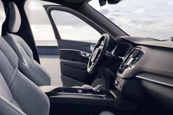 純進口豪華中大型SUV沃爾沃XC90，2.0T爆發300馬力，檔次不輸Q7