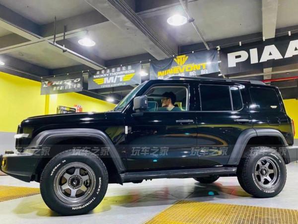 原廠輪轂效果太單一 坦克300改裝輪轂輪胎效果