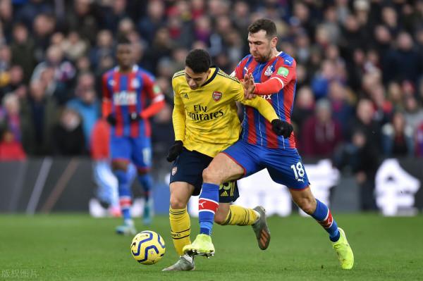 馬丁內利5秒鐘被罰兩黃！活久見的出牌動作，不過是合理合法的