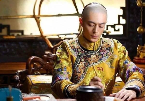 康熙帝有24個兒子,為何要轉位給已經45歲“高齡”的雍正? 康熙帝有24個兒子,為何要轉位給已經45歲“高齡”的雍正?