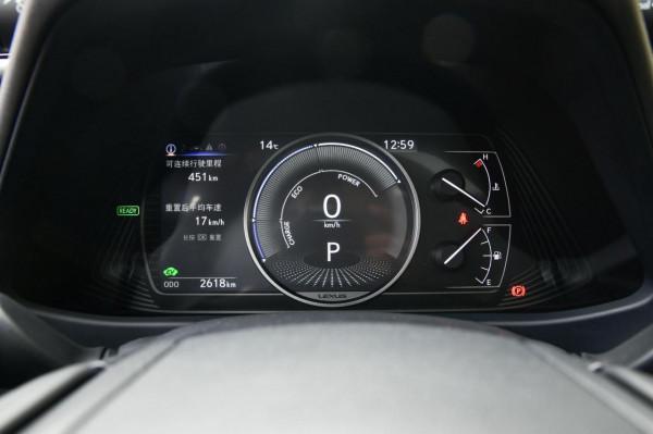 雷克薩斯UX：5門5座SUV，搭載2&period;0L&plus;E-CVT，油耗經濟，造型穩重