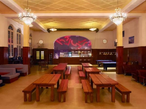 選擇住在青年旅舍裡的人