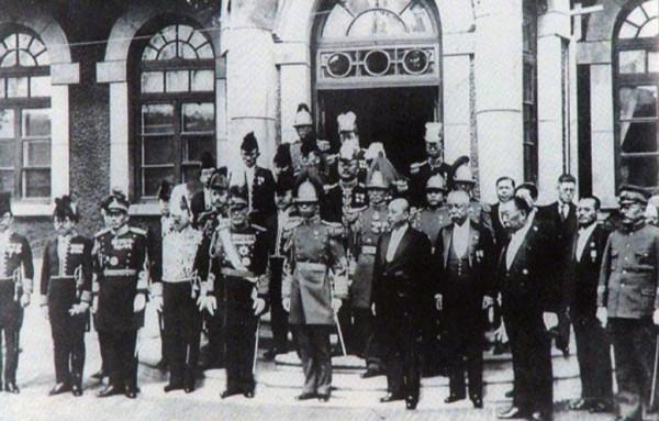 偽滿洲國剛成立時，國際上有兩個國家表示承認，除了日本還有誰？