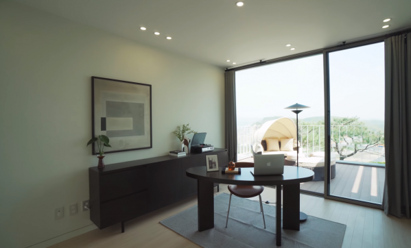 韓國的別墅裝修，200㎡外看現代大氣，內部“簡裝”還沒庭院費錢