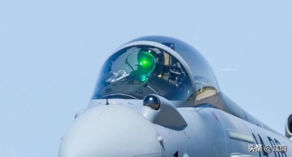 F22、殲16等先進戰機衍射屏顯都是綠色，為啥殲20的是紅色？