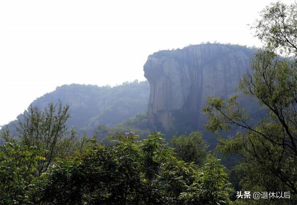 遊走青山秀水間，遛娃嬉戲好休閒