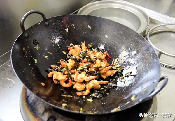 大蝦別再白灼了，試試這樣新搭配，外酥裡嫩味道香，茶香四溢