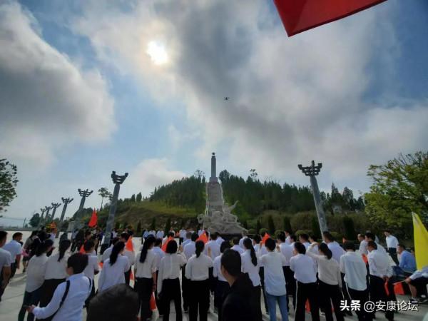 牛蹄嶺（六行詩23首）——寫給1071個死而無名的男人