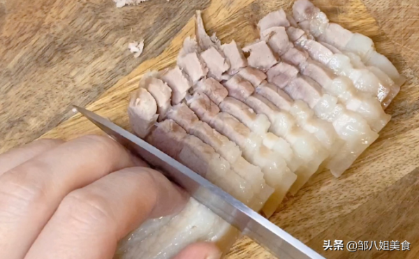 教你在家做白切肉，簡單易做，比醬牛肉都好吃，學會了過年做著吃