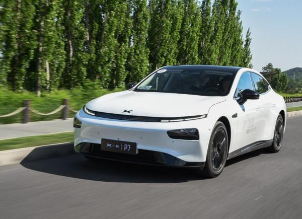 軸距近3米造型帥氣,最快4.3秒破百,不燒油也能跑很遠,小鵬P7 軸距近3米造型帥氣,最快4.3秒破百,不燒油也能跑很遠,小鵬P7
