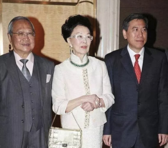 名媛陸雁群去世，曾為出席TVB盛裝打扮：穿百萬旗袍，戴上億寶石