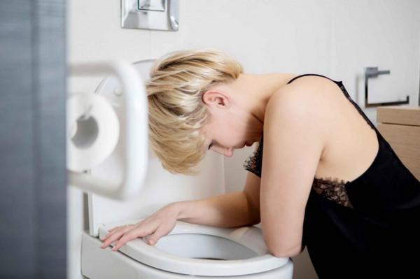 若是在吃飯後身體出現這3種症狀，建議及時去檢查胃鏡，不妨瞭解