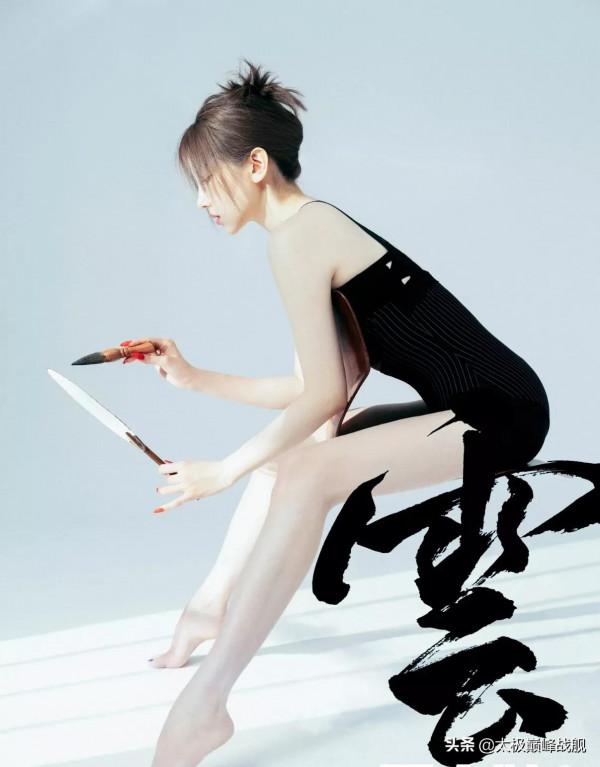 紜，一個美人胚，正正經經一個大美人了