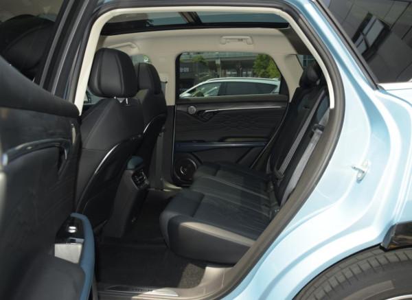 可加油可充電，零百加速4.5秒，嵐圖FREE購車手冊