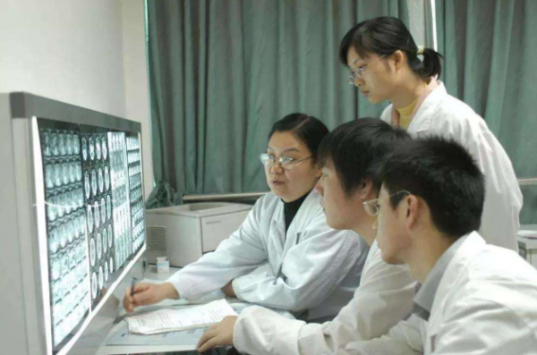 大學裡很燒錢的4大類專業，就業上也有難度，工薪階層慎重選擇
