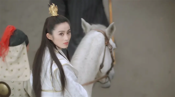 讓女明星紛紛上頭的“港風”造型，憑什麼成為顏值放大器？