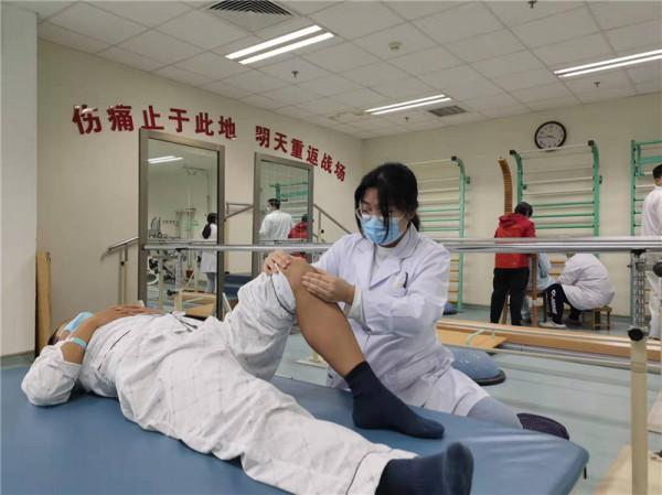 錦旗+感謝信 26名官兵集體為白衣天使點贊 錦旗+感謝信 26名官兵集體為白衣天使點贊