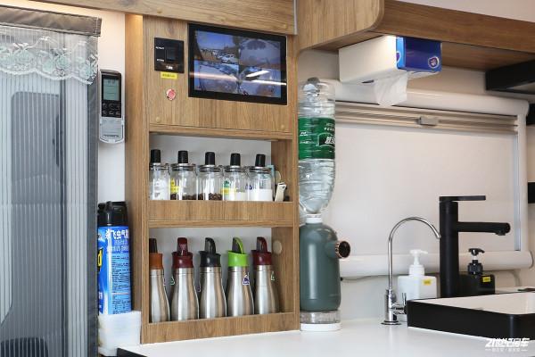 能上京牌的賽德獵鷹2號小額頭房車，北京大哥收拾的真利索，會玩