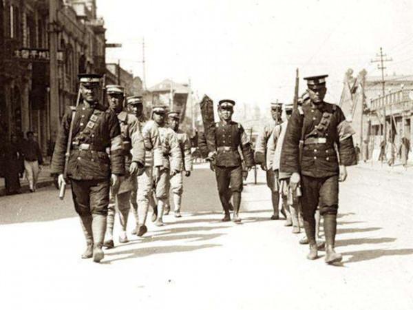 直皖戰爭張作霖派人繳械皖軍，曹錕憤怒不已：竟然連兩個燈都要拿