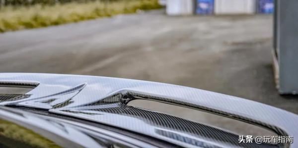 特斯拉Model Y全面改裝,碳纖維寬體鑽石綠變色膜回頭率爆棚 特斯拉Model Y全面改裝,碳纖維寬體鑽石綠變色膜回頭率爆棚