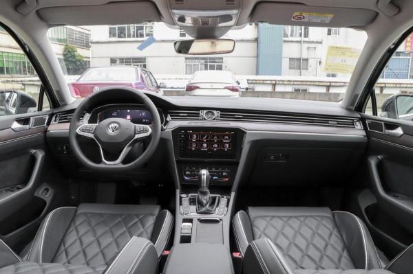 體驗邁騰380TSI DSG尊貴型，7&period;2秒破百，家用挺香