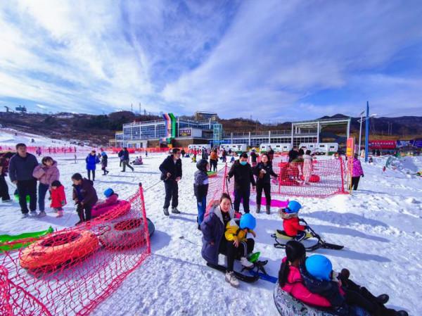 照金滑雪場掀起冰雪運動熱潮