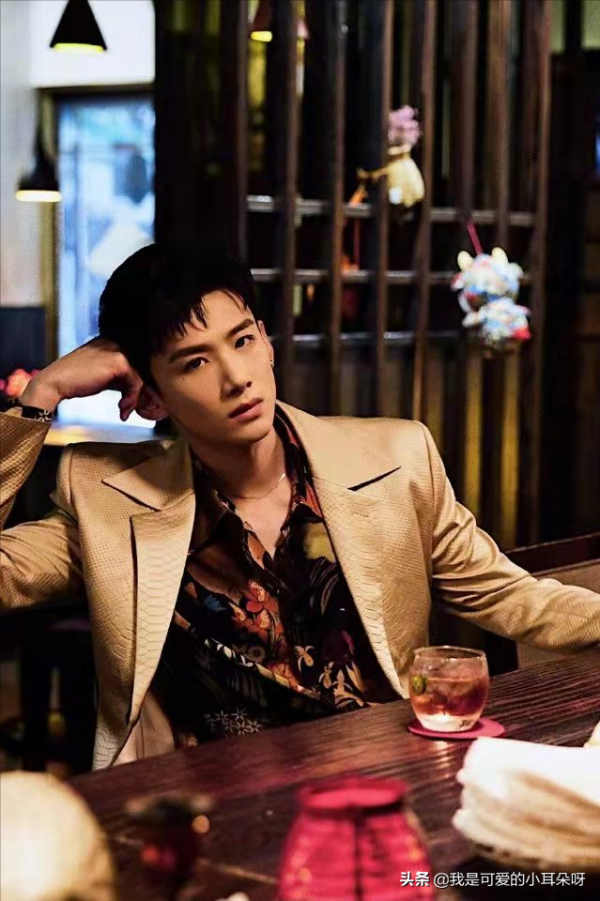 白敬亭這個酷蓋，還是這麼養眼