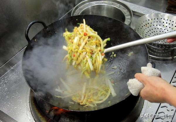 便宜的白菜也能做美味，大廚教你做魚香白菜，酸辣下飯，口感清脆