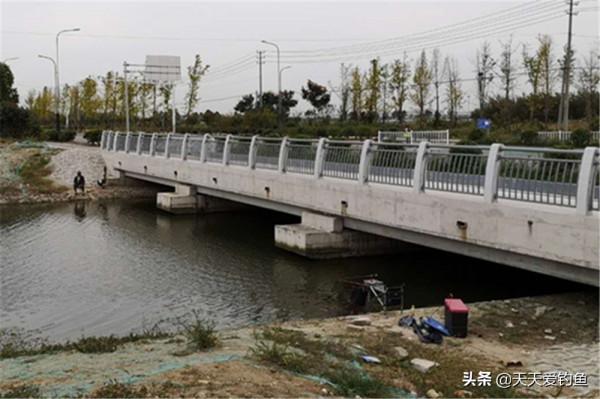 冬釣鯽魚,農村野河是主戰場,在這4種位置下竿,釣大板鯽更容易 冬釣鯽魚,農村野河是主戰場,在這4種位置下竿,釣大板鯽更容易