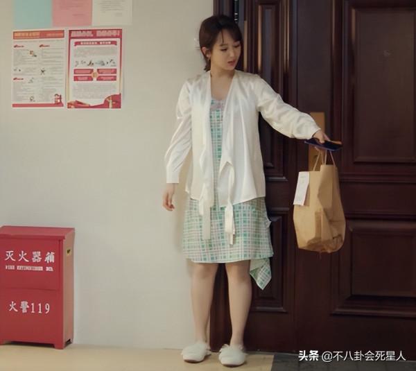 內娛畸形審美，骨瘦如柴被誇美，標準身材被罵胖，劉亦菲楊紫中招