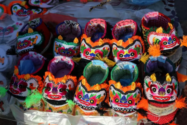 在伏羲陵前,趕一場神奇廟會 在伏羲陵前,趕一場神奇廟會