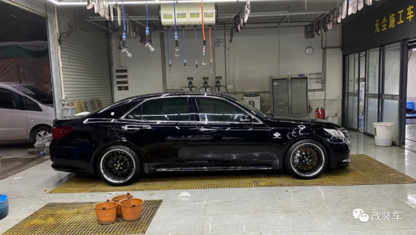 是什麼讓妹子上車後都說好？14代皇冠移植日規件融合雷克薩斯內飾