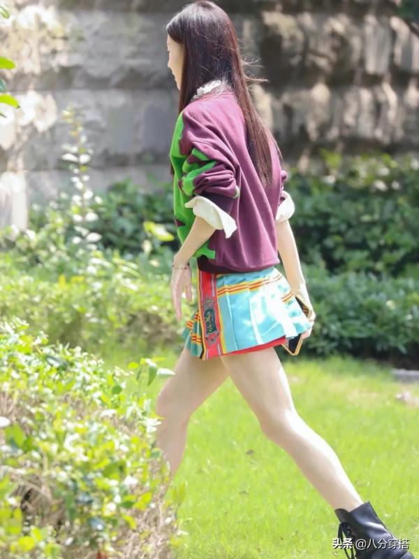 金晨的“舞蹈家身材”真出挑,衛衣配百褶裙青春靚麗,活力減齡 金晨的“舞蹈家身材”真出挑,衛衣配百褶裙青春靚麗,活力減齡