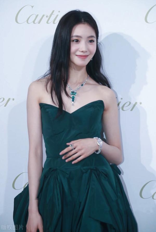 五官精緻的星女郎，張藝謀挑人的眼光很犀利