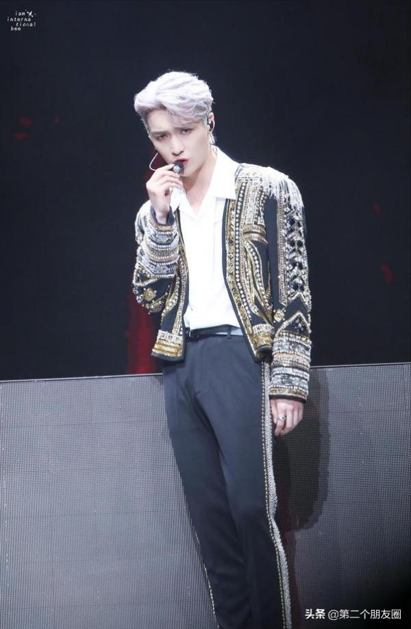 張藝興到底有多帥？看到他亞麻灰的新發色，瞬間圈粉