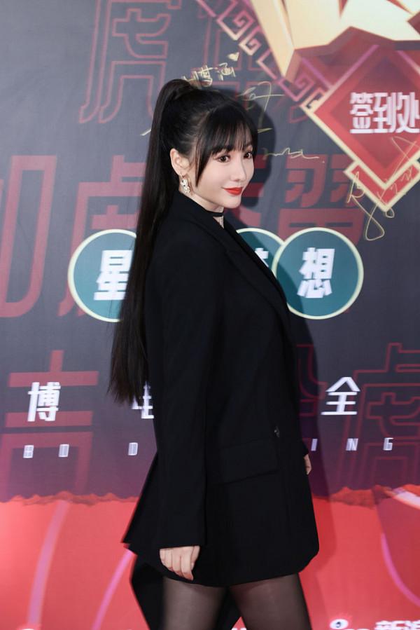 柳巖出席微博電競全明星公益賽 擔當峽谷金牌輔助