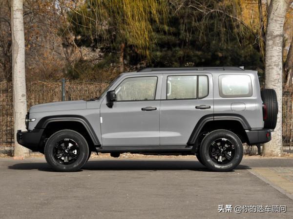 熱銷的四驅大SUV，城市舒服能越野，2.0T自動擋，帶你看坦克300