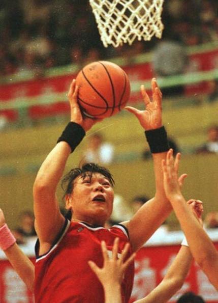 少帥李亞光：曾被譽為神射手，率領女籃奪得奧運銀牌，人帥實力強