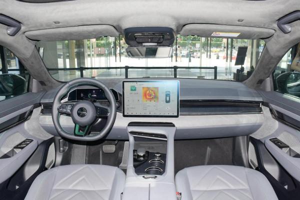 零百3.8秒，續航712km，28.1萬起，詳解自主高階電動車極氪001