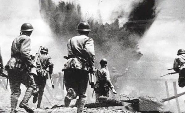 連長重傷指導員犧牲，危急時刻小兵：大家聽我指揮，後成軍區司令