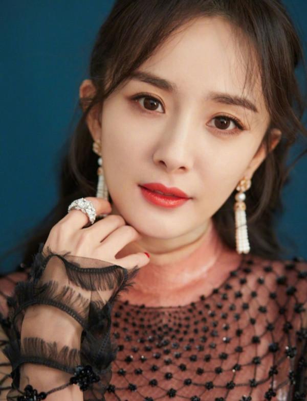 今日楊冪美照 今日楊冪美照