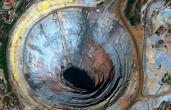 蘇聯當年挖到“地獄”?原計劃挖穿地球,為何到12262米趕緊停? 蘇聯當年挖到“地獄”?原計劃挖穿地球,為何到12262米趕緊停?