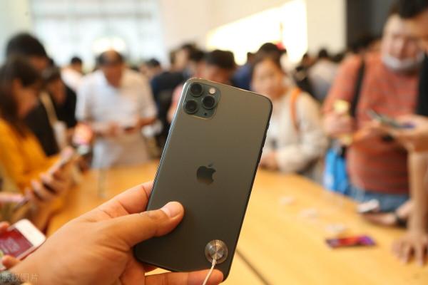 現在有6000預算，不在意記憶體，買13還是11pro？