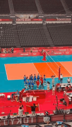 郎平卸任後首度亮相，“鐵榔頭”呼籲骨骼健康，“年輕人少打遊戲多戶外運動”