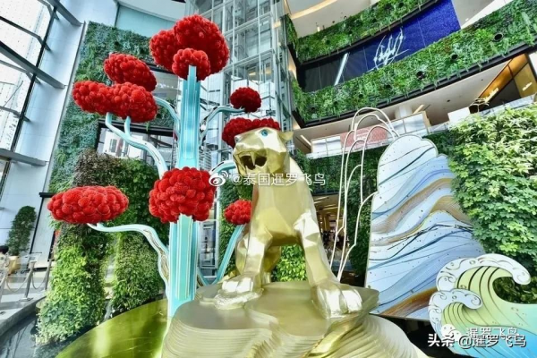 泰國年味兒特別濃，唐人街是春節大廟會，各大商場爭奇鬥豔拼裝飾